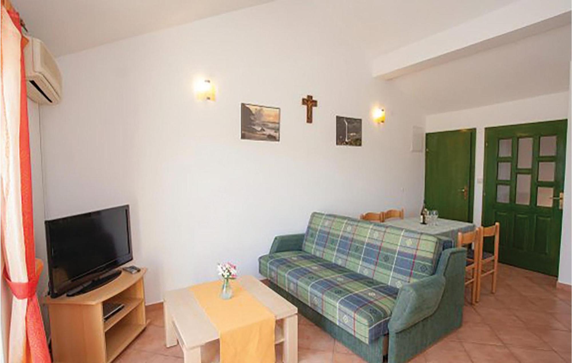 Gorgeous Apartment In Malinska With Kitchen 외부 사진