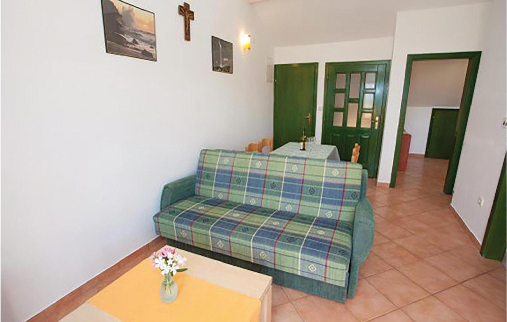 Gorgeous Apartment In Malinska With Kitchen 외부 사진